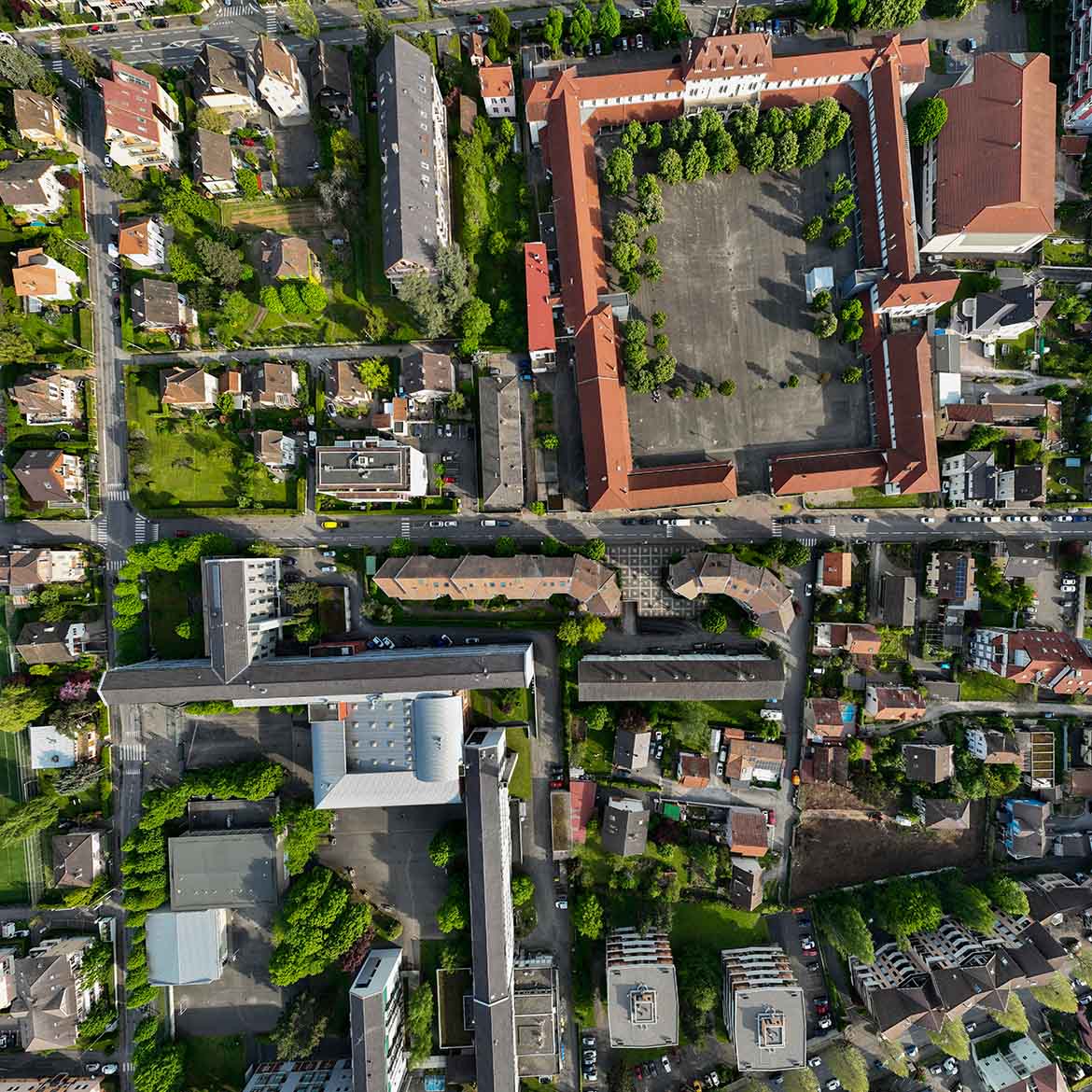 Prise de vue aerienne par drone en zone urbaine